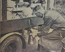 DSC00426 Bill Chinn selling oil from his van - 1953
